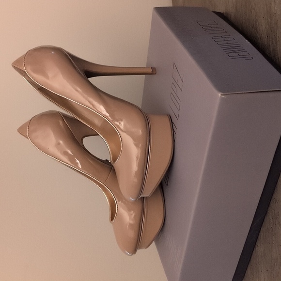 Jennifer Lopez Calente Nude Heels - Picture 1 of 8